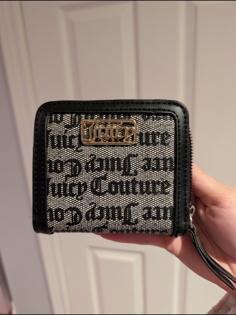 Juicy Couture Black & Cream Logo Zip Card Wallet